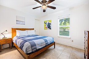 Screened-in Porch Walkable to Soco