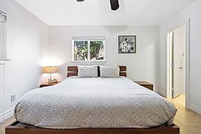 Screened-in Porch Walkable to Soco