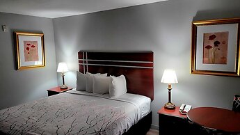 Rancho San Diego Inn & Suites