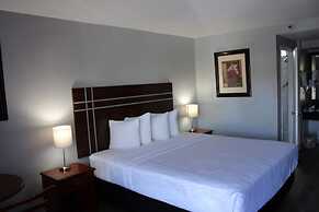Rancho San Diego Inn & Suites