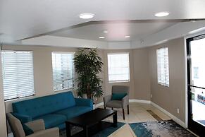 Rancho San Diego Inn & Suites