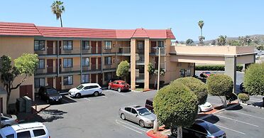Rancho San Diego Inn & Suites