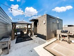 Cozysuites Uptown 3BR King Beds Skyline View