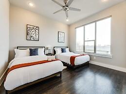 Cozysuites Uptown 3BR King Beds Skyline View