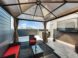 Cozysuites Uptown 3BR King Beds Skyline View