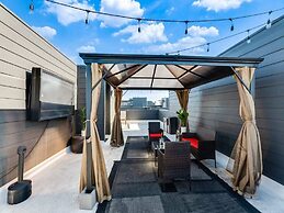 Cozysuites Uptown 3BR King Beds Skyline View