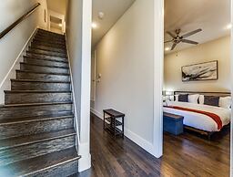 Cozysuites Uptown 3BR King Beds Skyline View