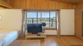 Sokcho Donbangseock Pension