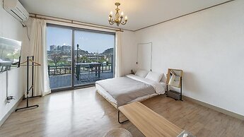 Sokcho Donbangseock Pension