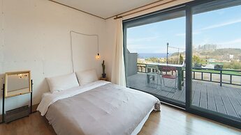 Sokcho Donbangseock Pension