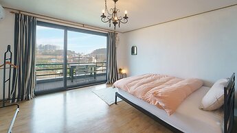 Sokcho Donbangseock Pension