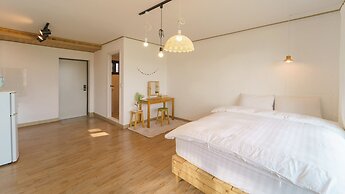 Sokcho Donbangseock Pension