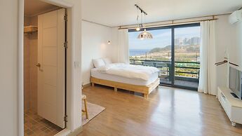 Sokcho Donbangseock Pension