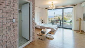 Sokcho Donbangseock Pension