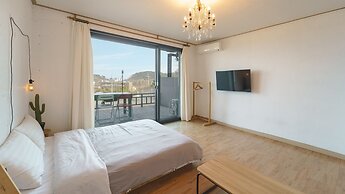 Sokcho Donbangseock Pension