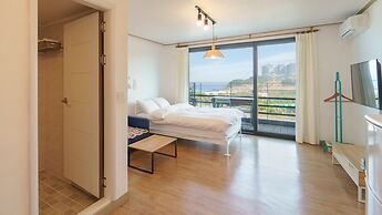 Sokcho Donbangseock Pension