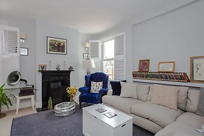 Bright2 Bedroom Apartment With Roof Terrace in Wimbledon