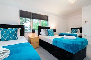 Stylish Three Bedroom House With Garden in Birmingham Suburb