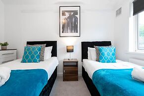 Stylish Three Bedroom House With Garden in Birmingham Suburb