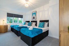 Stylish Three Bedroom House With Garden in Birmingham Suburb