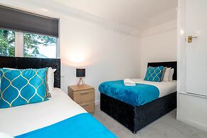Stylish Three Bedroom House With Garden in Birmingham Suburb