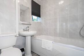Stylish Three Bedroom House With Garden in Birmingham Suburb