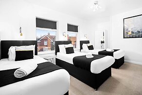 Large Family House With Garden Close to Birmingham