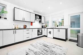 Large Family House With Garden Close to Birmingham