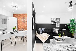 Large Family House With Garden Close to Birmingham