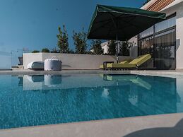 Anadeo Villas & Suites