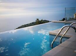 Anadeo Villas & Suites