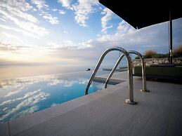 Anadeo Villas & Suites