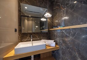 Anadeo Villas & Suites