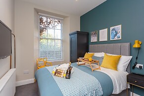 Lovely Apartment Beneath Edinburgh Castle