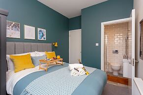 Lovely Apartment Beneath Edinburgh Castle