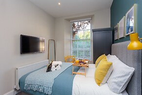 Lovely Apartment Beneath Edinburgh Castle