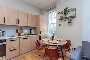 Lovely Apartment Beneath Edinburgh Castle