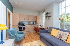 Lovely Apartment Beneath Edinburgh Castle