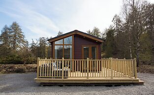 2-bed Cottage With Hot Tub at Loch Achilty, Nc500