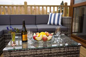 2-bed Cottage With Hot Tub at Loch Achilty, Nc500