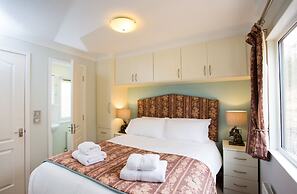 2-bed Cottage With Hot Tub at Loch Achilty, Nc500