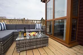 2-bed Cottage With Hot Tub at Loch Achilty, Nc500