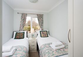 2-bed Cottage With Hot Tub at Loch Achilty, Nc500