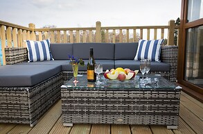 2-bed Cottage With Hot Tub at Loch Achilty, Nc500