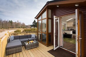 2-bed Cottage With Hot Tub at Loch Achilty, Nc500