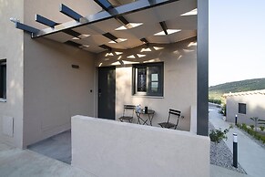 Serenity Suites Sea View 3