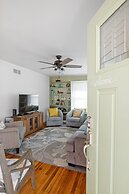 Lovebirds Getaway 3 Bedroom Home by RedAwning