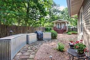 Lovebirds Getaway 3 Bedroom Home by RedAwning