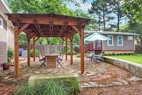 Lovebirds Getaway 3 Bedroom Home by RedAwning