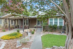 Lovebirds Getaway 3 Bedroom Home by RedAwning